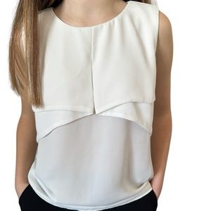 Elegant White Women’s Round Neck Sleeveless Top Blouse Size S.